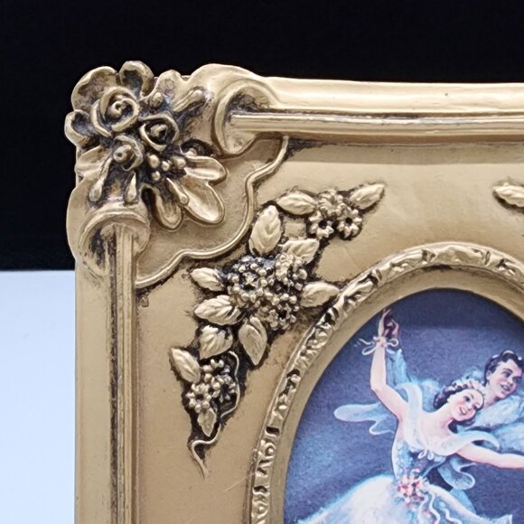 Vintage Heavy Chalkware Picture Frame Ornate Floral Design Oval Center 2-1/2x4 - Picture 2 of 10